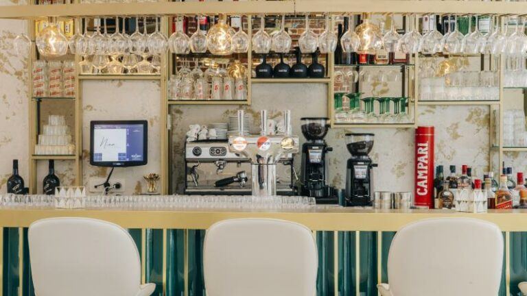 TIPS & TRENDS. Nieuwe haarkleur voor 2023, Italiaans dineren en koken met groenten