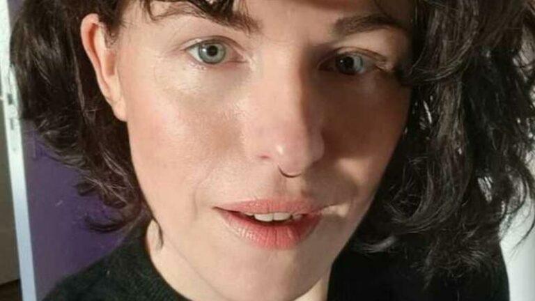 Josje Huisman (ex-K3) probeert compleet andere haarkleur uit: «Ik vind het nog wel leuk staan!» (foto)