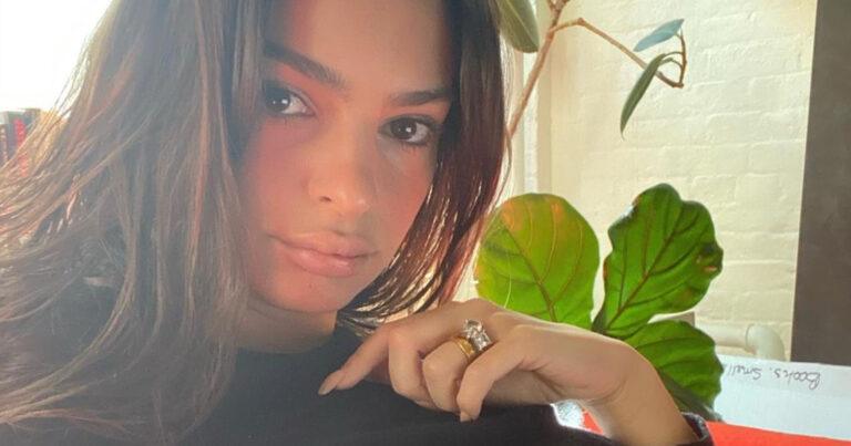 Emily Ratajkowski pakt uit met bikinifoto’s: “De knapste!”