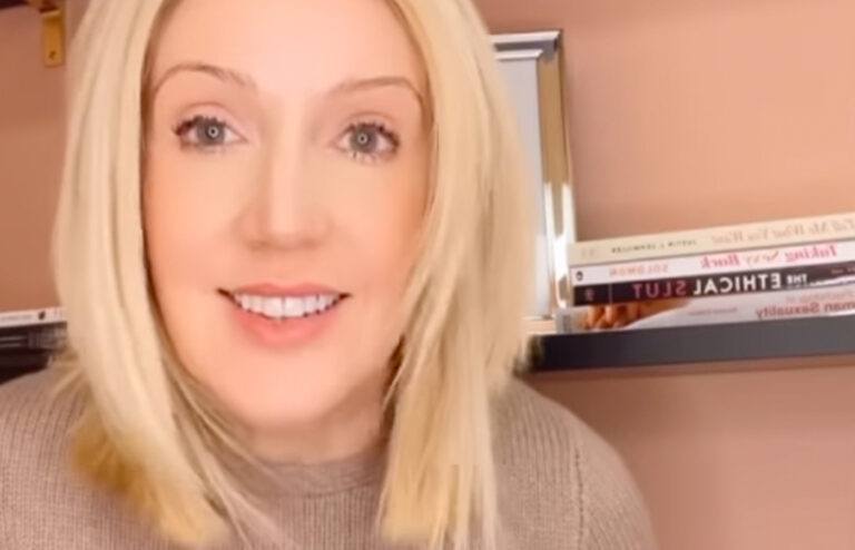 “Seks wordt beter met ouder te worden. Mensen bereiken doorheen hun leven geen seksuele piek!” (video)