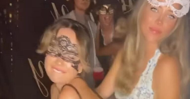 Feestende dames poseren voor de lens. Maar plots? AUCH! (fails)