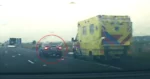Wegpiraat hindert AMBULANCE meermaals: “Rijbewijs afpakken!” (video)