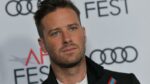 Armie Hammer geeft eerste interview na controverse over kannibalisme: «ik werd misbruikt als 13-jarige»