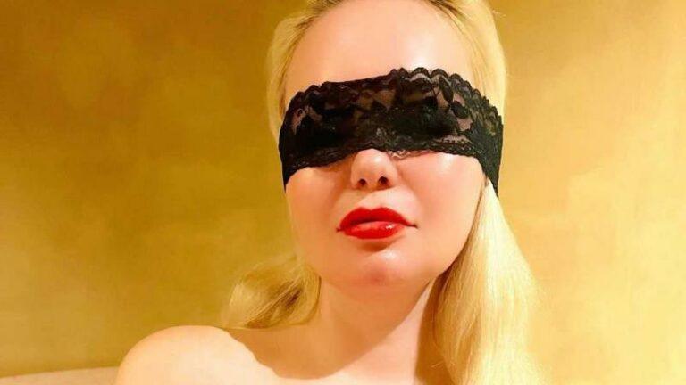 Lesley-Ann Poppe weert zich tegen kritiek op halfnaakte foto: «Ik kleed en gedraag me zoals ik wil»