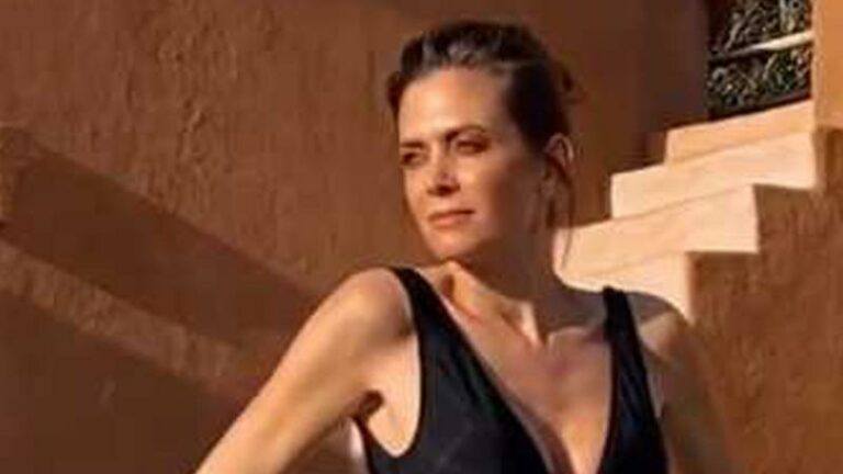 Astrid Coppens doet volgers achterovervallen in badpak: «Waar is je buikje naartoe?!» (foto)