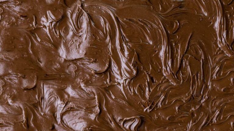 OEPS. M&M-medewerkers vallen in vat vol chocolade: «Geluk dat ze geen brandwonden hebben opgelopen»