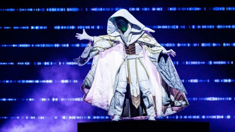 Kijkers «100% zeker» van Tovenaar in ‘The Masked Singer’: «Je herkent zijn stem zo goed!»