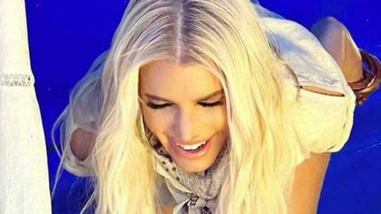 Jessica Simpson zorgt voor ophef met opvallende pose: «Waarom zou je zoiets posten?!» (foto)