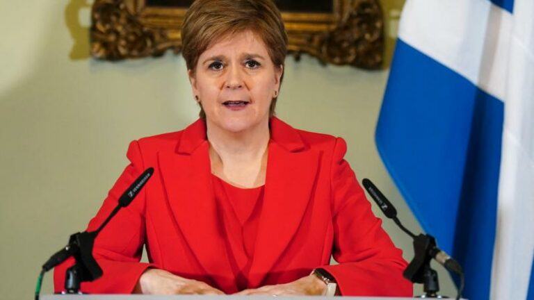 Schotse premier Nicola Sturgeon treedt af: «Het leven aan de top heeft een tol geëist»