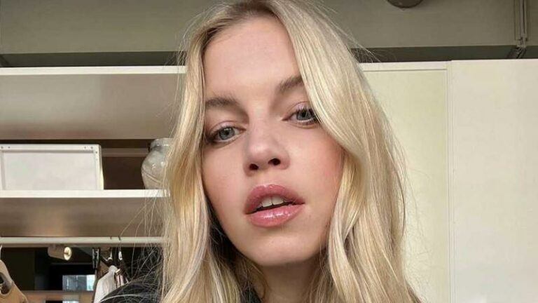 Bab Buelens overladen met complimenten op lingeriefoto: «Alle stukjes van je goddelijke lijf zijn prachtig»