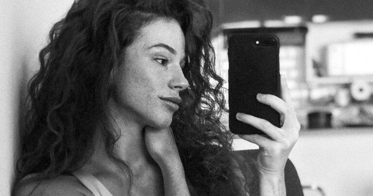 ‘Temptation’-Lizzy poseert halfnaakt: “Beeldschoon!” (foto)