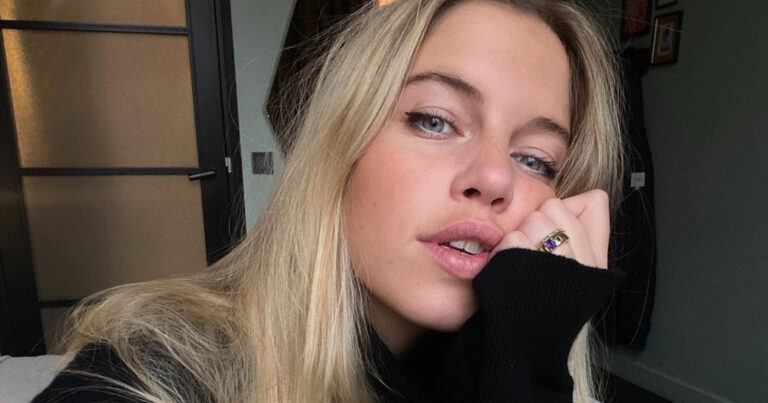 Actrice Bab Buelens krijgt lovende reacties op lingeriefoto: “Knappe vrouw!”