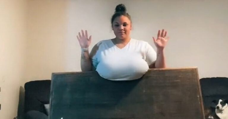 Dame toont wat ze met haar stevige boezem kan: “Een tafel?!” (video)