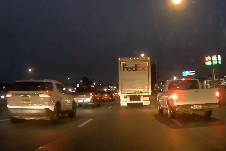 BIZAR! Waze “voorspelt” auto-ongeluk net voor het gebeurt (video)