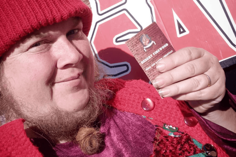 Vrouw met langste baard ter wereld is gelukkig met open relatie: “Ik heb vijf partners” (foto’s)