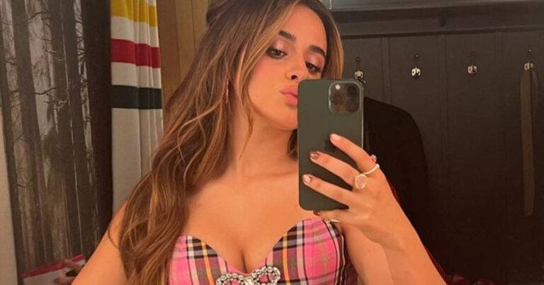Zangeres Camila Cabello laat in pikant topje weinig aan verbeelding over: “Adembenemend!” (foto’s/video)
