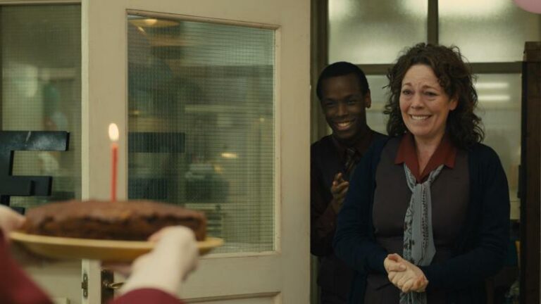 Olivia Colman over ‘Empire of Light’: «Leeftijd, huidskleur, afkomst… het is allemaal niet relevant»