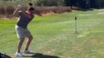 Golfer filmt zichzelf, maar raakt zijn iPhone per ongeluk met 300 km/u: «Duur grapje!» (video)