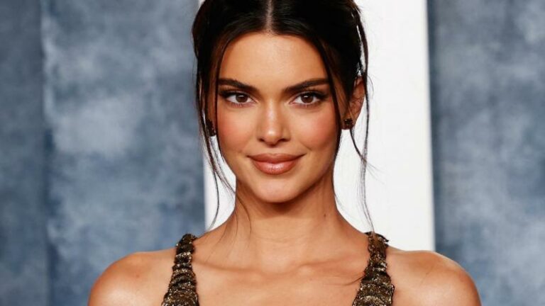 Kendall Jenner zorgt voor ophef met doorzichtige outfit: «Dan kan ze evengoed naakt poseren» (foto)