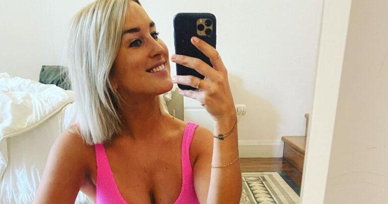 Kat Kerkhofs geniet op het strand en neemt selfie: “Omdat mannen nooit foto’s nemen”