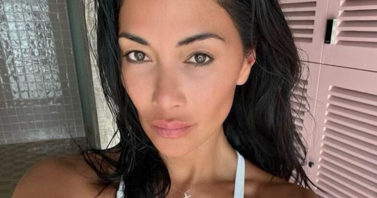 Nicole Scherzinger poseert in sensationele jurk: “Zo knap!” (foto’s)