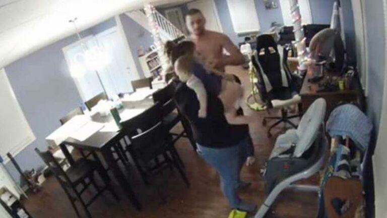 Beelden van man die vrouw aanvalt omdat ze zegt dat hij een slechte vader is, gaan door merg en been (video)