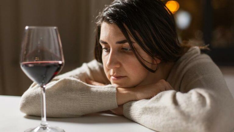 Waarom Antabuse, de pil die alcoholverslaafden helpt om geen alcohol te drinken, van de markt gehaald wordt