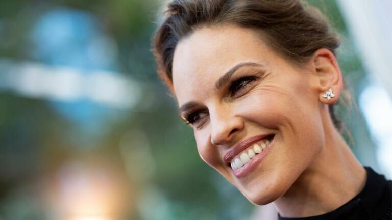 Hilary Swank poseert poedelnaakt: «Onvoorstelbaar knap!» (foto)