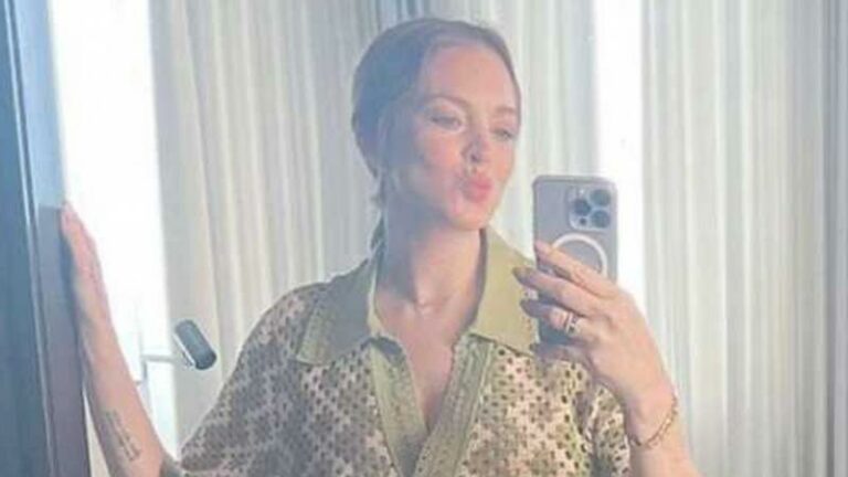 Zwangere Lindsay Lohan toont voor het eerst haar buikje (foto)