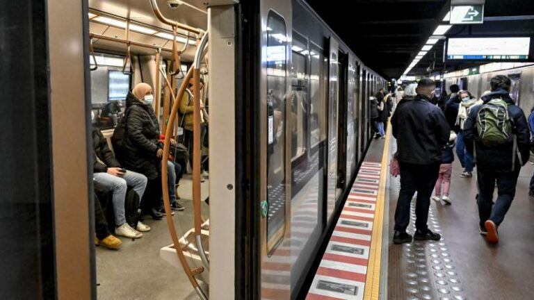 Metroverkeer in Brussel sterk verstoord door ontspoord metrostel