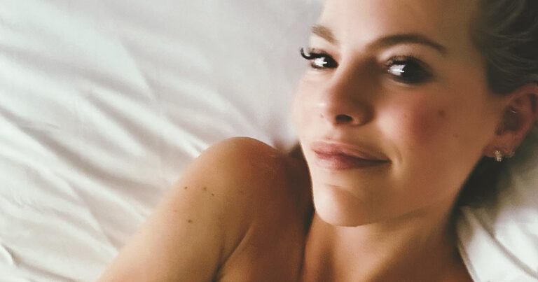 Eline De Munck poseert op het strand: “Sexy!” (video)