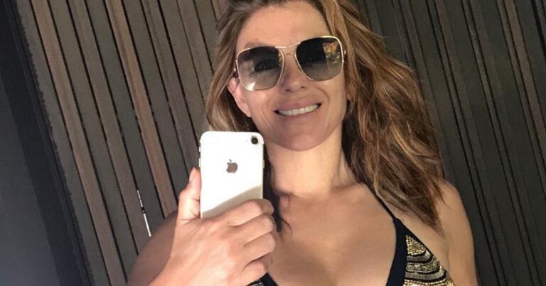 Beroemde actrice verbaast fans met bikinifoto’s: “57 jaar? Geloof ik niets van!”