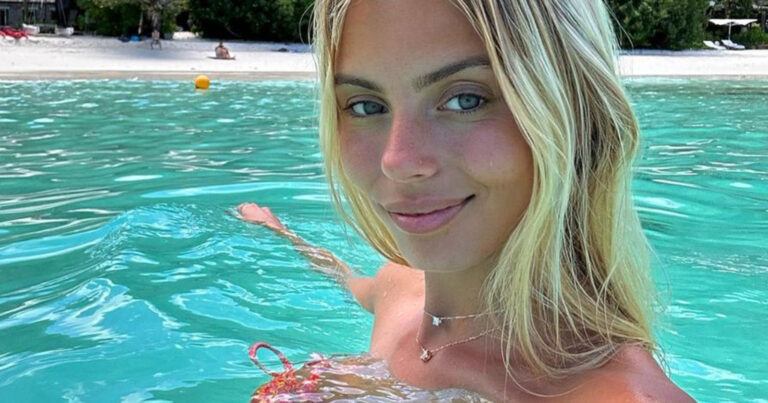 Thibaut Courtois reageert op sensuele naaktfoto van zijn verloofde: “Mijn koningin!”