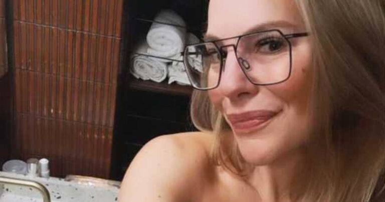 Eline De Munck deelt gedurfde badkamerselfie: “Niets leuker dan dit!” (foto)
