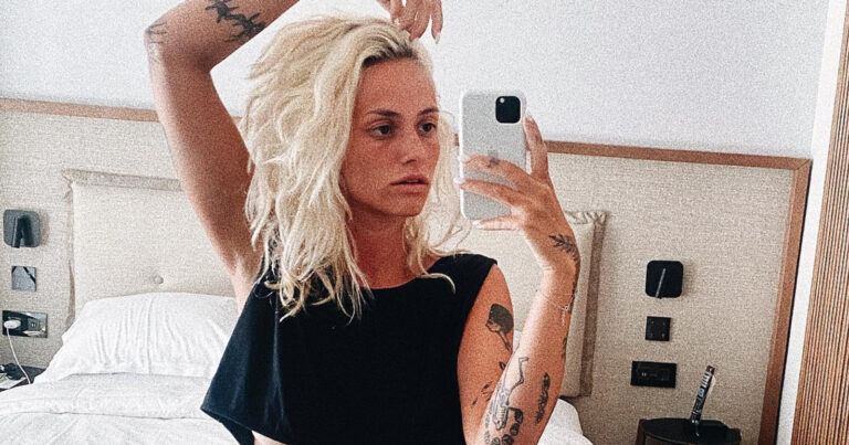 Jitske Van de Veire poseert halfnaakt en deelt duidelijke boodschap: “We zijn er nog lang niet” (foto)