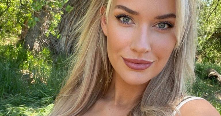 ‘Knapste golfster ter wereld’ ligt naakt in bad vol golfballen: “Sexy én stijlvol tegelijkertijd!” (foto’s)