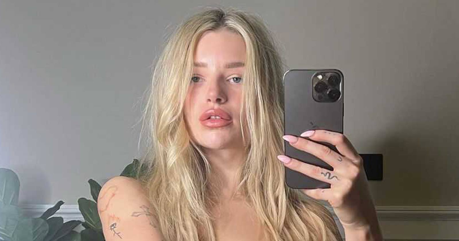 Zus van Kate Moss laat in doorzichtige outfit weinig aan de verbeelding