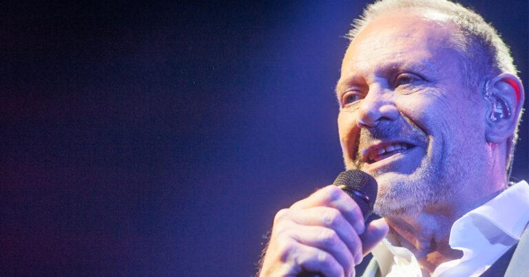 Nederlandse zanger Rob de Nijs met spoed opgenomen in het ziekenhuis