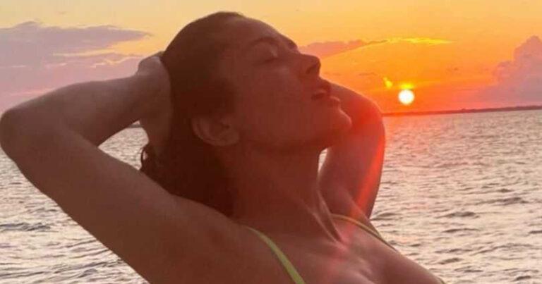 Salma Hayek geniet in bikini op boot: “Wat een natuurlijke schoonheid!” (foto)