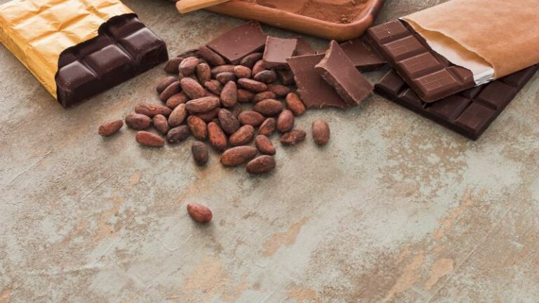 Monsterwinsten voor producenten maar cacaoboeren staan in de kou