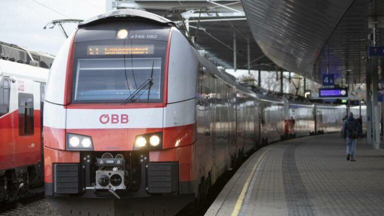 OEPS. Fragmenten van Hitler-toespraak afgespeeld over intercom in Oostenrijkse trein