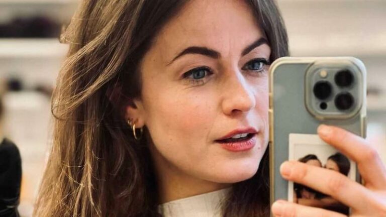 Frances Lefebure is halfweg de zwangerschap en deelt foto: «Wat een mooi buikje!»