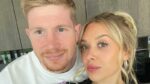 Vrouw van Kevin De Bruyne trekt aandacht met doorzichtige outfit: «Ik zie haar tepels!» (foto)