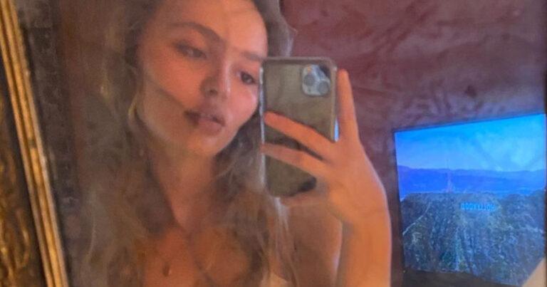 Dochter van acteur Johnny Depp neemt selfie in doorschijnende jurk: “Meest sexy vrouw van de planeet!”