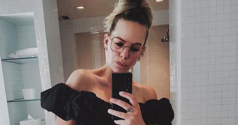 Eline De Munck deelt sensuele zwembadfoto’s: “Sexy!”