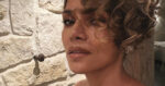 Halle Berry poseert in gouden bikini: “Je bent altijd mooi en sexy!” (foto)