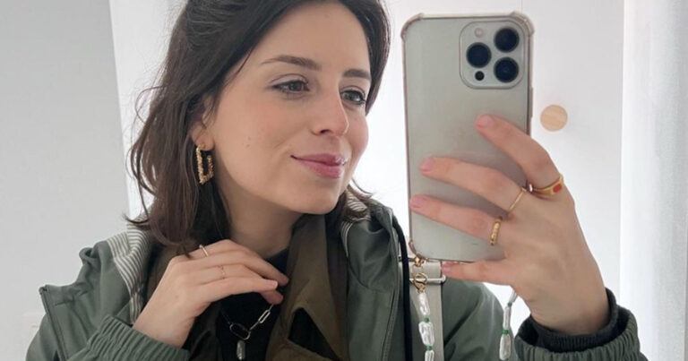 ‘Thuis’-actrice Lynn Van den Broeck viert verjaardag in elegante jurk: “Je straalt!” (foto’s)