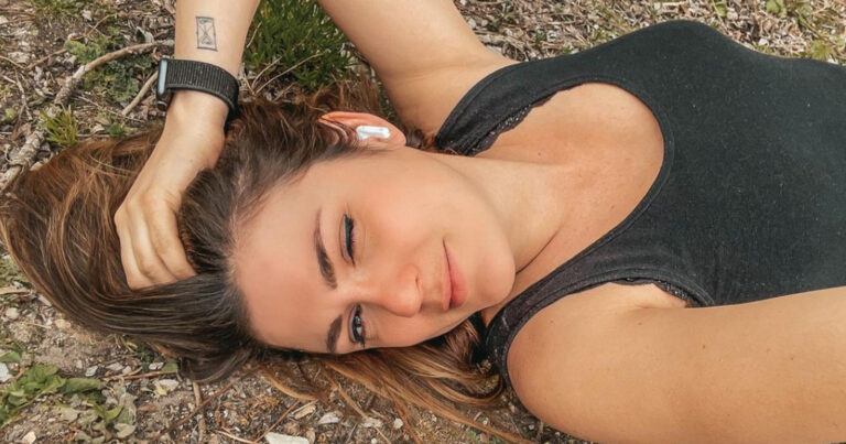 Zwangere Nasrien Cnops laat prachtige afdruk maken van haar lichaam: “Zo mooi!” (foto’s)