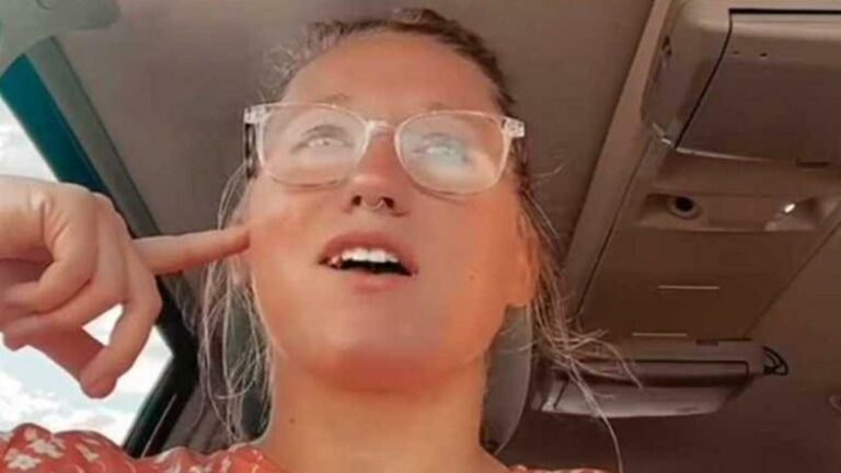 Influencer beweert dat je best zonder onderbroek slaapt: «Het is gewoonweg gezonder» (video)