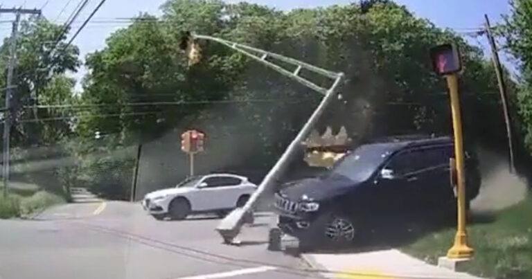 WOW: Zeer lichte aanrijding eindigt toch met gigantische ravage! (fails)